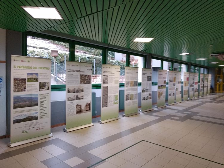 La mostra ''Il paesaggio del Trentino'' all’ITET Pilati di Cles per un percorso sui paesaggi del legno della Val di Non