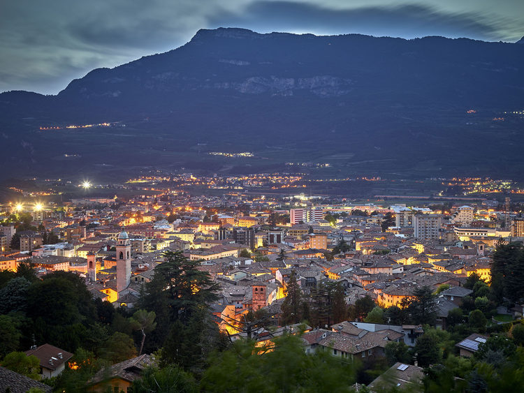 La transizione energetica come sfida territoriale. Energia fotovoltaica, paesaggio e qualità del progetto